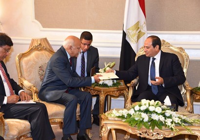    الرئيس السيسي خلال استقباله لوزير الدولة للشئون الخارجية بالهند 