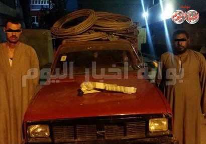 المتهمين مع المضبوطات