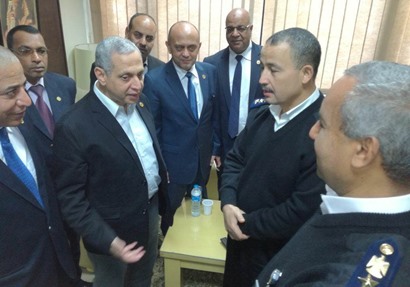 رئيس مصلحة الجمارك يتفقد الخدمات بالمطار 