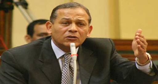 "السادات "يطالب أبو إسماعيل بسحب أنصاره من  أمام "الدفاع"