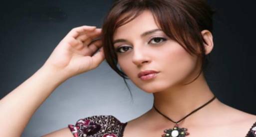 كارولين خليل تصور "الهروب" بدون كريم عبد العزيز 