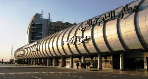 وصول وفد مصري شعبي من قطر لمطار القاهرة