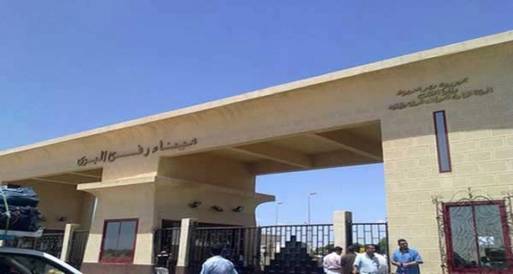 وزير الزراعة في حكومة حماس يعبر ميناء رفح 