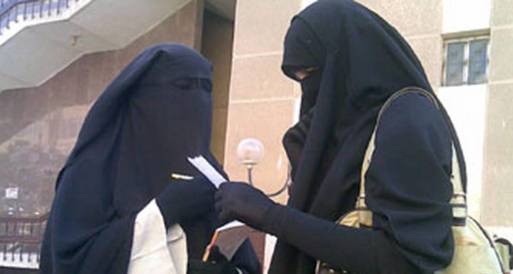 نيابة حدائق القبة تحقق في واقعة قص شعر سيدة بالمترو