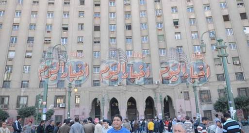 بالصور... المتظاهرون يغلقون مجمع التحرير في إطار الدعوات للعصيان المدني