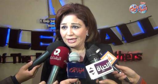 بالفيديو: الهام شاهين تغلق قناة دينية