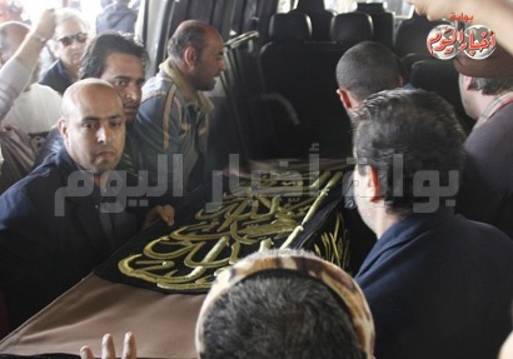 جنازة "زيزي البدراوي" من مسجد مصطفي محمود - تصوير : حسن عماد