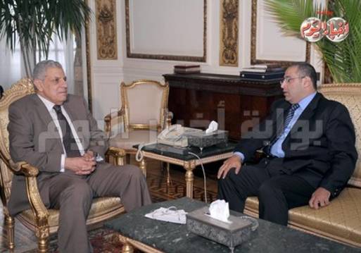  المهندس إبراهيم محلب خلال تكليفه أشرف سليمان بحقيبة وزارة الاستثمار 