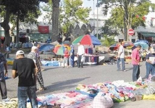 صورة أرشيفية للباعة الجائلين