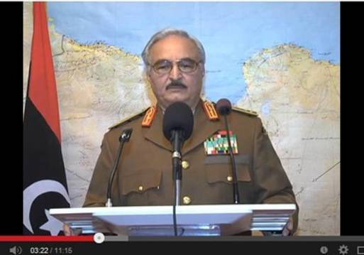 اللواء خليفة حفتر قائد عملية الكرامة في ليبيا 