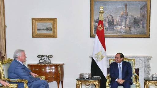 السيسي خلال استقباله رئيس مجلس إدارة جنرال الكتريك
