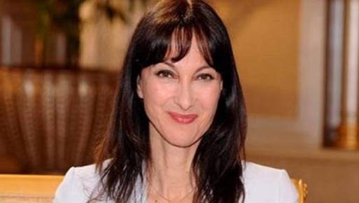 إلينا كونتورا وزيرة السياحة اليونانية