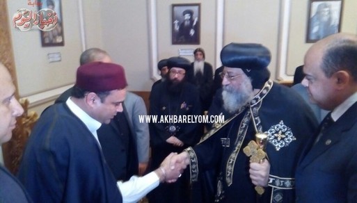 القبائل البدوية وقادة الدعوة السلفية يقدمون العزاء للبابا تواضروس