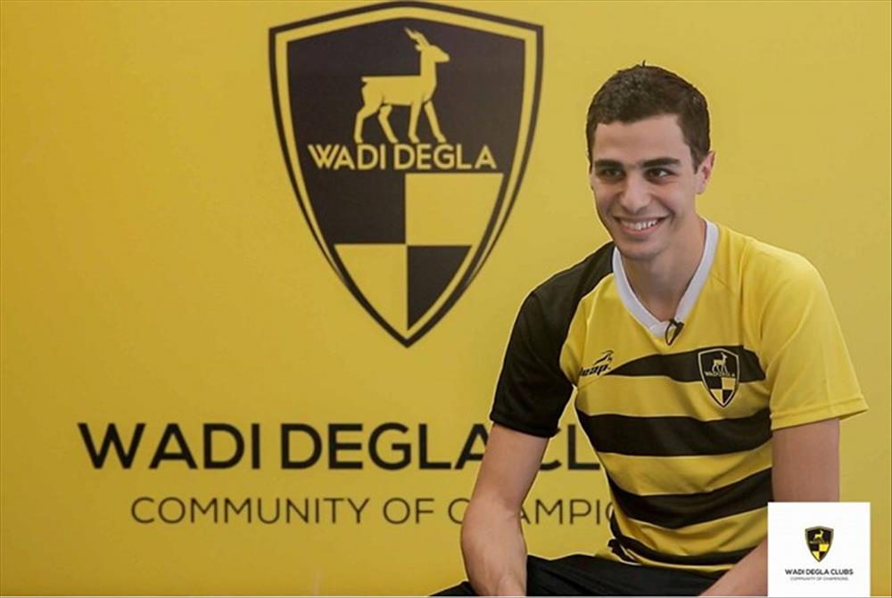  اللاعب الدولي علي فرج 