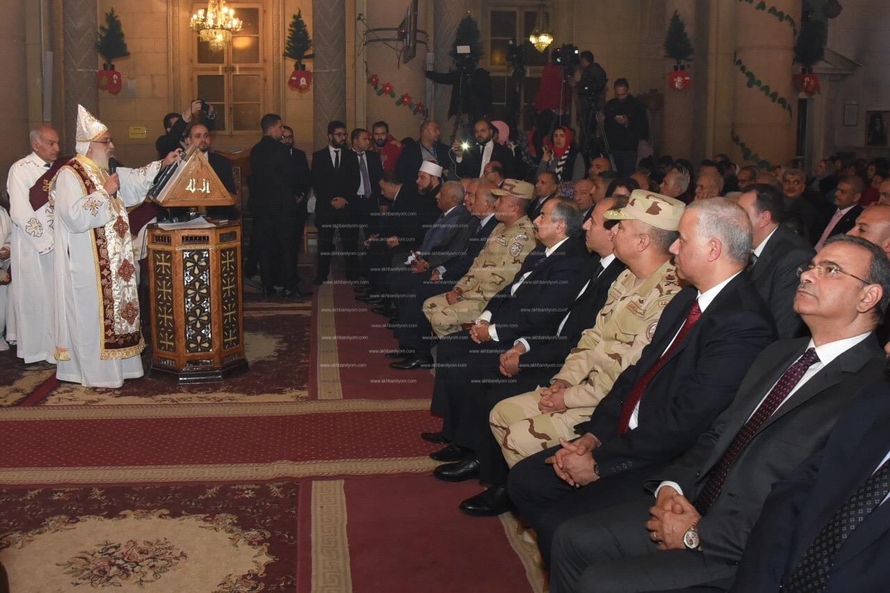 محافظ وقيادات الإسكندرية يشاركون في قداس عيد الميلاد بالمرقسية