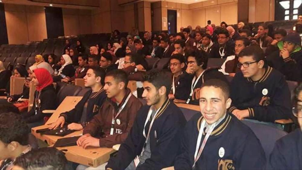 التعليم تقدم منحة للطلاب المتفوقين
