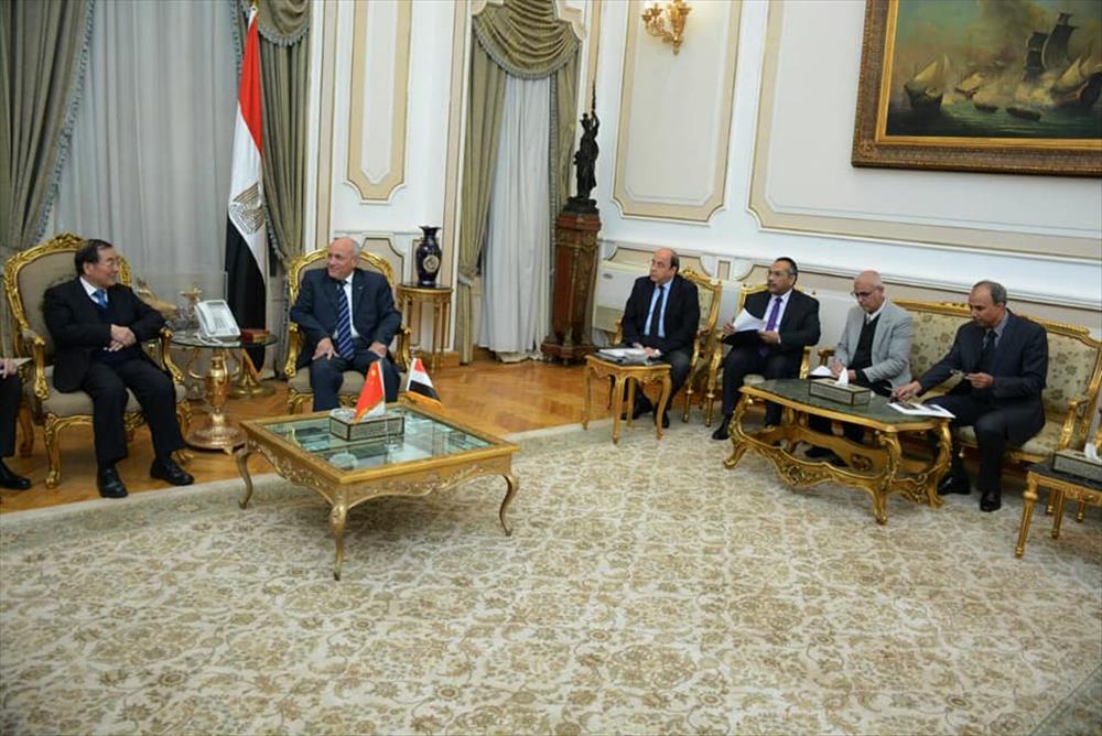 العصار يلتقى السفير الصينى 