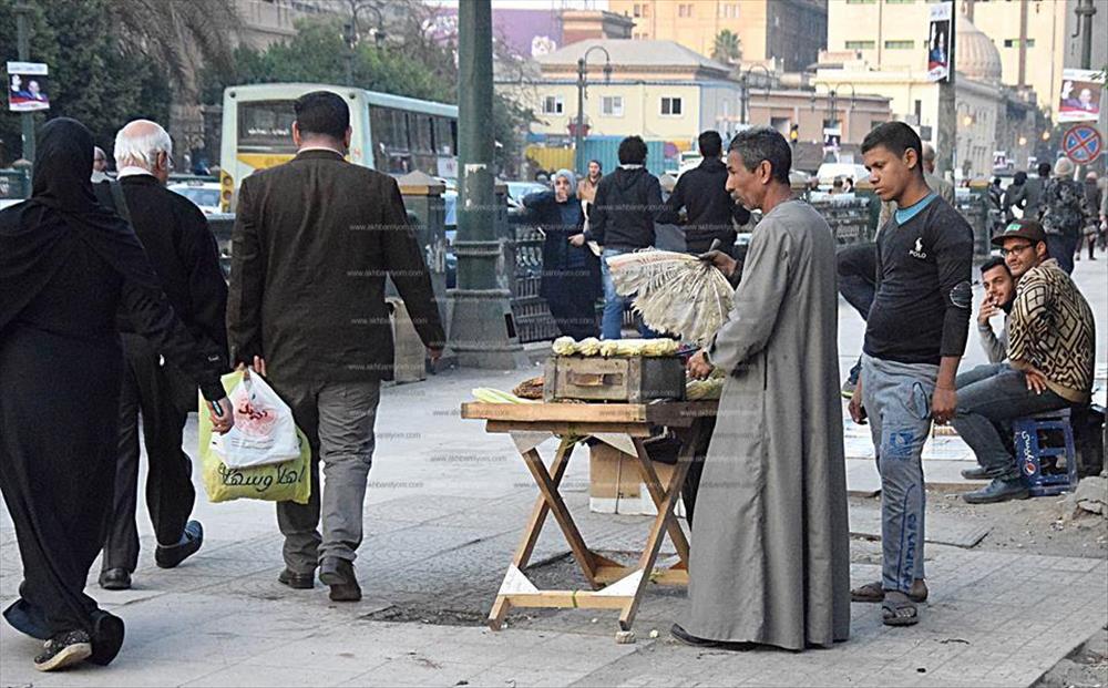 الباعة الجائلين افترشوا شوارع وسط البلد