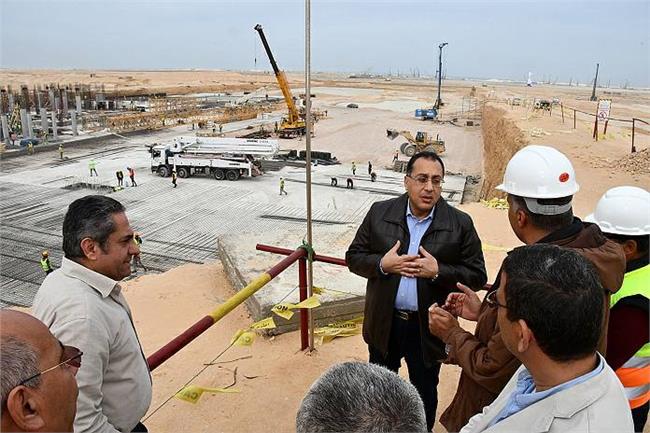 وزير الإسكان خلال تفقد مشروعات مدينة العلمين الجديدة
