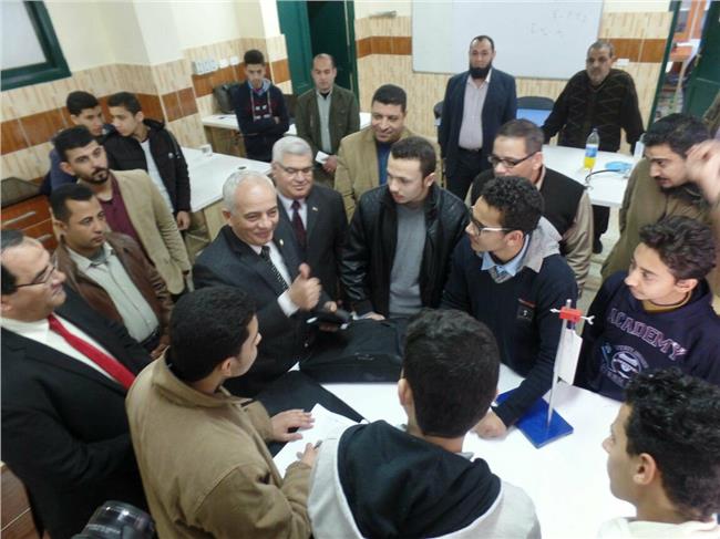 حجازى يتفقد مدرسة المتفوقين 