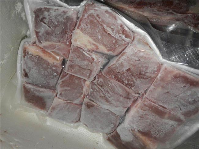 ضبط 97 كيلو لحم خنزير بسوبر ماركت في الغردقة