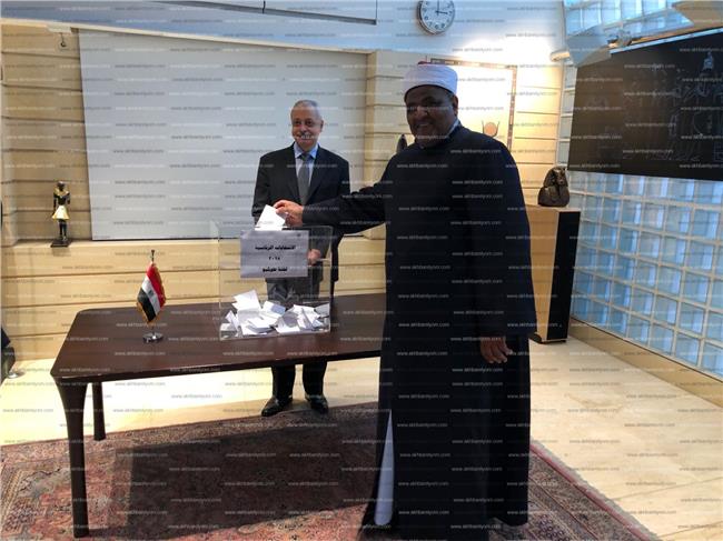 عباس شومان 