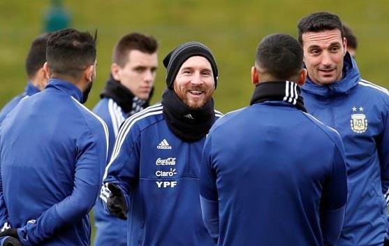 ميسي خلال المران الأخير للمنتخب الأرجنتيني