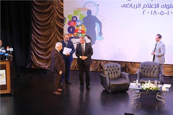 صورة من الحلقة النقاشية