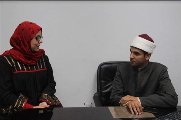 إمام وزارة الأوقاف مع محررة بوابة أخبار اليوم 