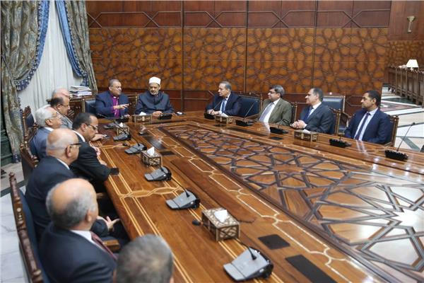رئيس الطائفة الإنجيلية: شيخ الأزهر رمز وطني لكل المصريين