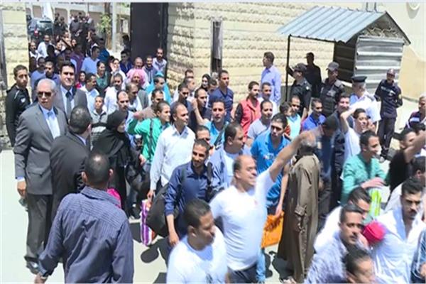 تحت شعار «بلا غارمين».. «الداخلية» تفرج عن 690 غارم وغارمة