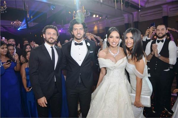 حسام غالي وزوجته مع عمرو بركات