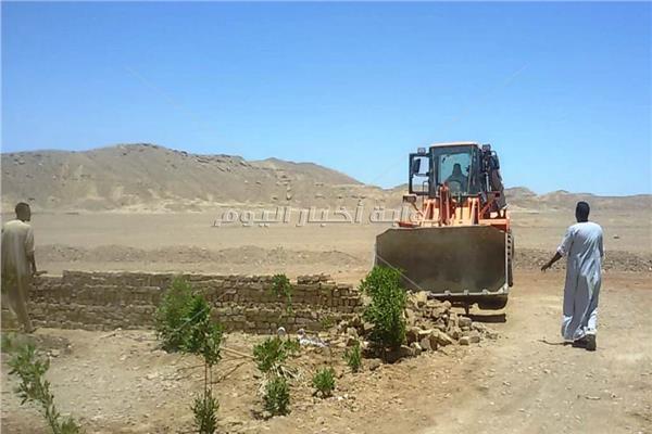 إزالة تعدي على أكثر من 205 ألف م2 بمركز إدفو