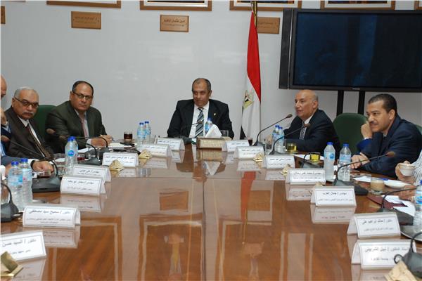 وزير الزراعة خلال اجتماعة بلجنة التقاوي