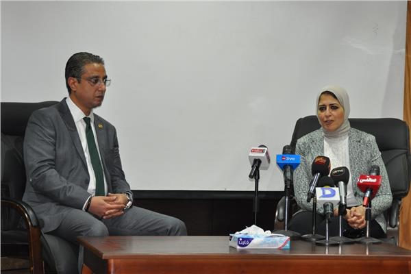 وزيرة الصحة خلال تفقد مقر هيئة الإسعاف