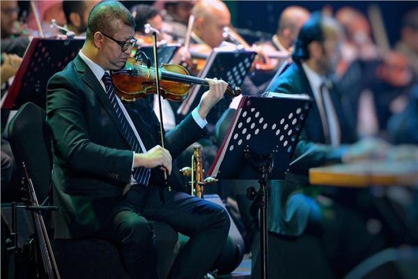 فيديو| محمود سرور يشعل دار الأوبرا بعزف «ليالينا» على الربابة