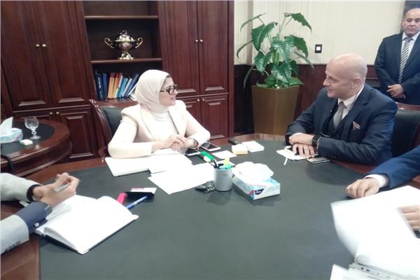 جانب من اجتماع وزيرة الصحة مع ممثل صندوق الأمم المتحدة للسكان