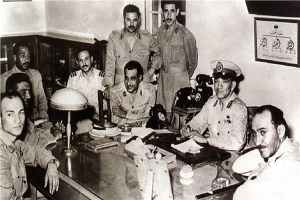 أسرار «ثورة 52» ترويها زوجة الرئيس