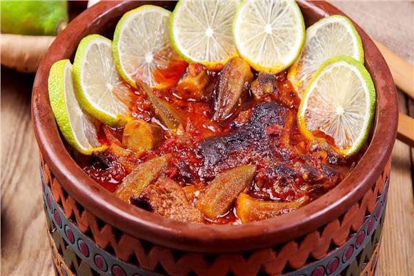 طبق اليوم.. «طاجن بامية بالعكاوي»