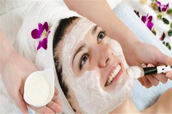  تعرف على استخدامات ماء الورد للحفاظ على البشرة