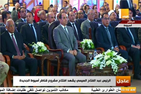 فيديو| الرئيس السيسي يشهد فيلمًا تسجيليًا عن قناطر أسيوط الجديدة