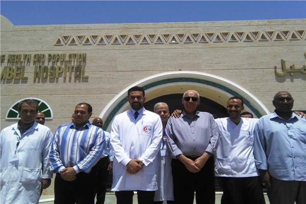 محافظ اسوان يتفقد المواقع الخدمية