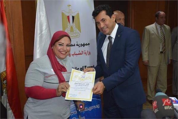 وزير الرياضة يكرم بعثة المنتخب الوطني لرفع الأثقال البارالمبي 