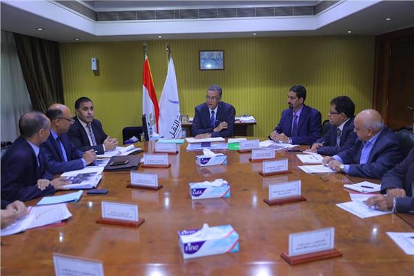 وزير النقل يتابع الموقف التنفيذي لمشروعات كهربة إشارات السكة الحديد