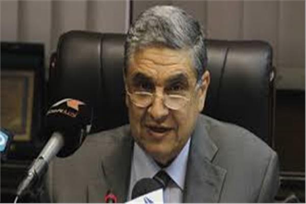 وزير الكهرباء والطاقة المتجددة د.محمد شاكر