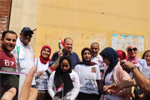 محافظ الفيوم خلال المبادرة 