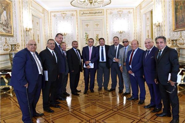 "سعد الدين" يطرح مبادرته الجديدة لنقل الغاز بدون أنبابيب على رئيس الوزراء