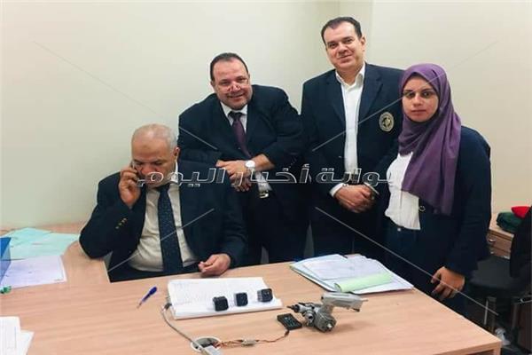 المضبوطات مع رجال الجمارك بالمطار 
