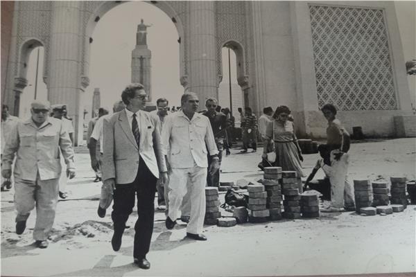 وزير الثقافة الأسبق فاروق حسني يتفقد تجهيزات إنشاء دار الأوبرا المصرية