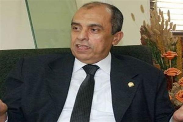 الدكتور عزالدين أبوستيت وزير الزراعة